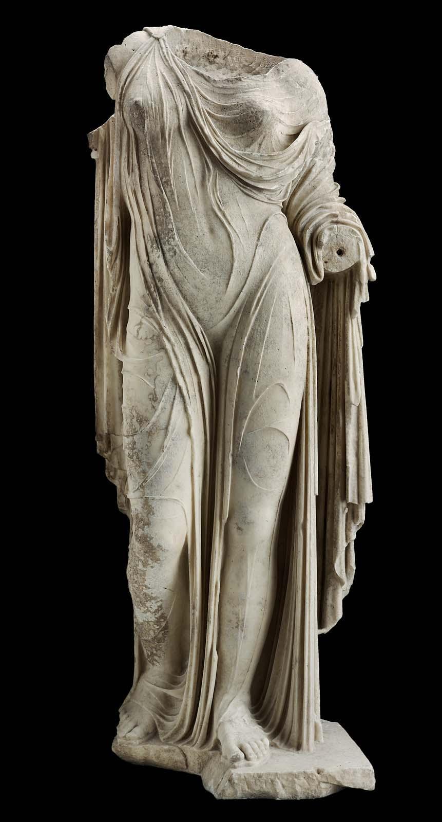 Statue Of Venus Louvre Naples Type Probably For A Female Portrait